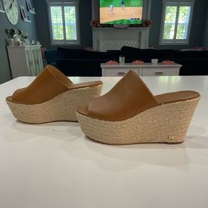 Michael Kors Tan Wedges never worn size 8